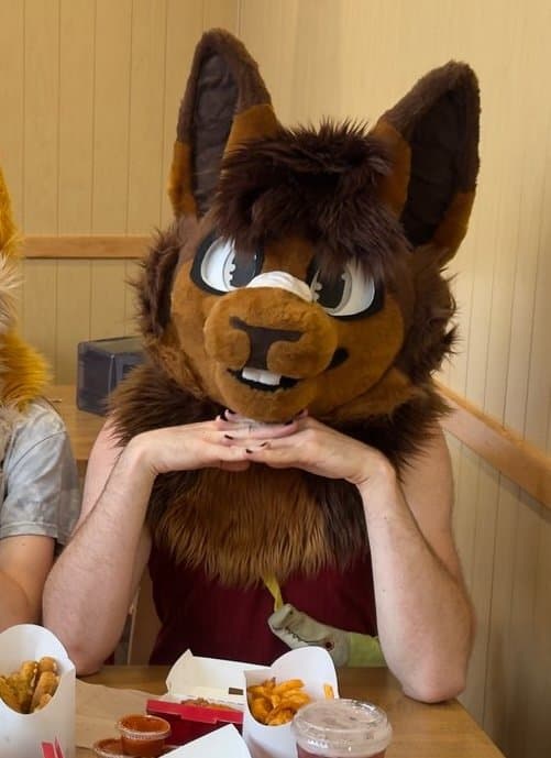 [FURRY] hot bi/pan furry femboy twink (žûřùźûķîìń/jëșśäbřêéďêř)