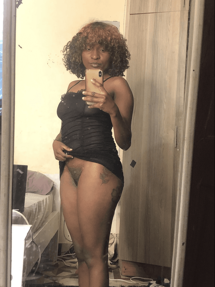 Sexy Dark African Camgirl Shawrie Loves to Open her PUSSY!