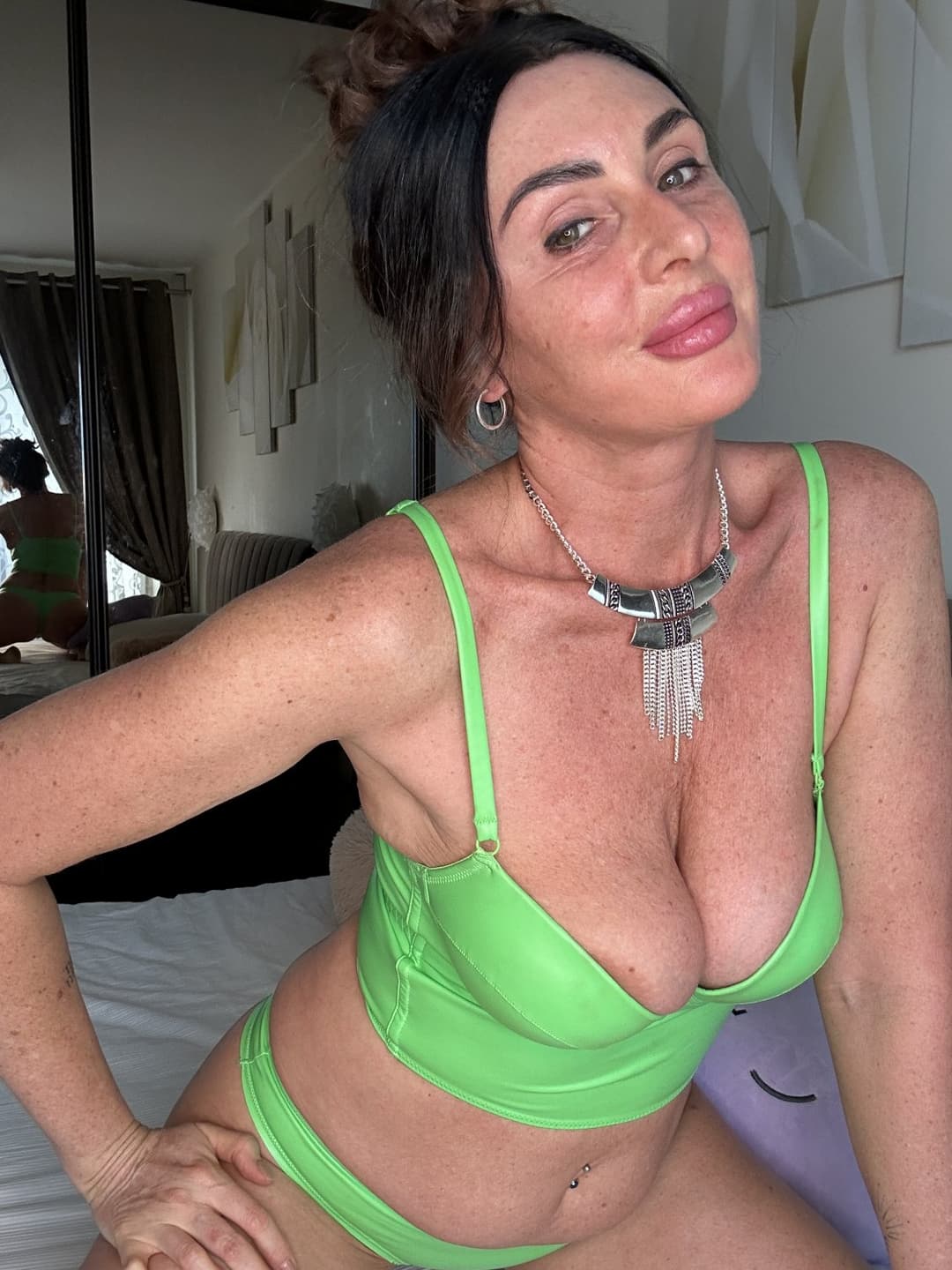 Your tongue and my body should hang out together! ?