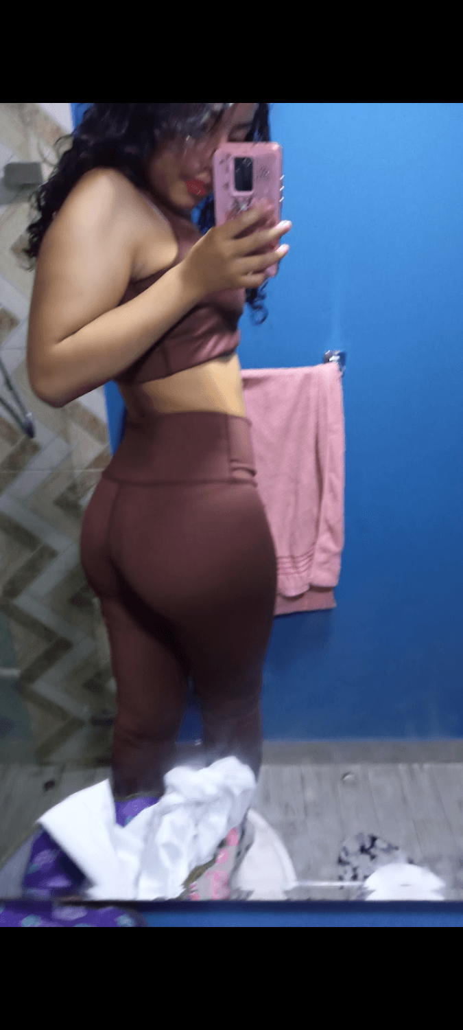 Mi nva Colombiana adolescente de culo grande