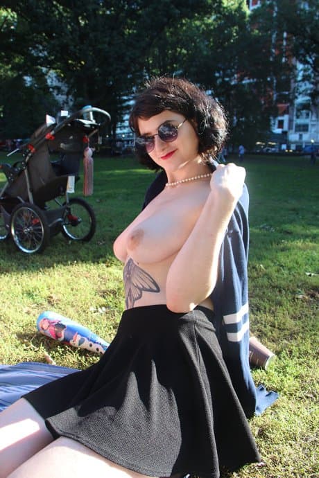 Ms Rosie Wilde (Ms Rosie Levine) nude (2)