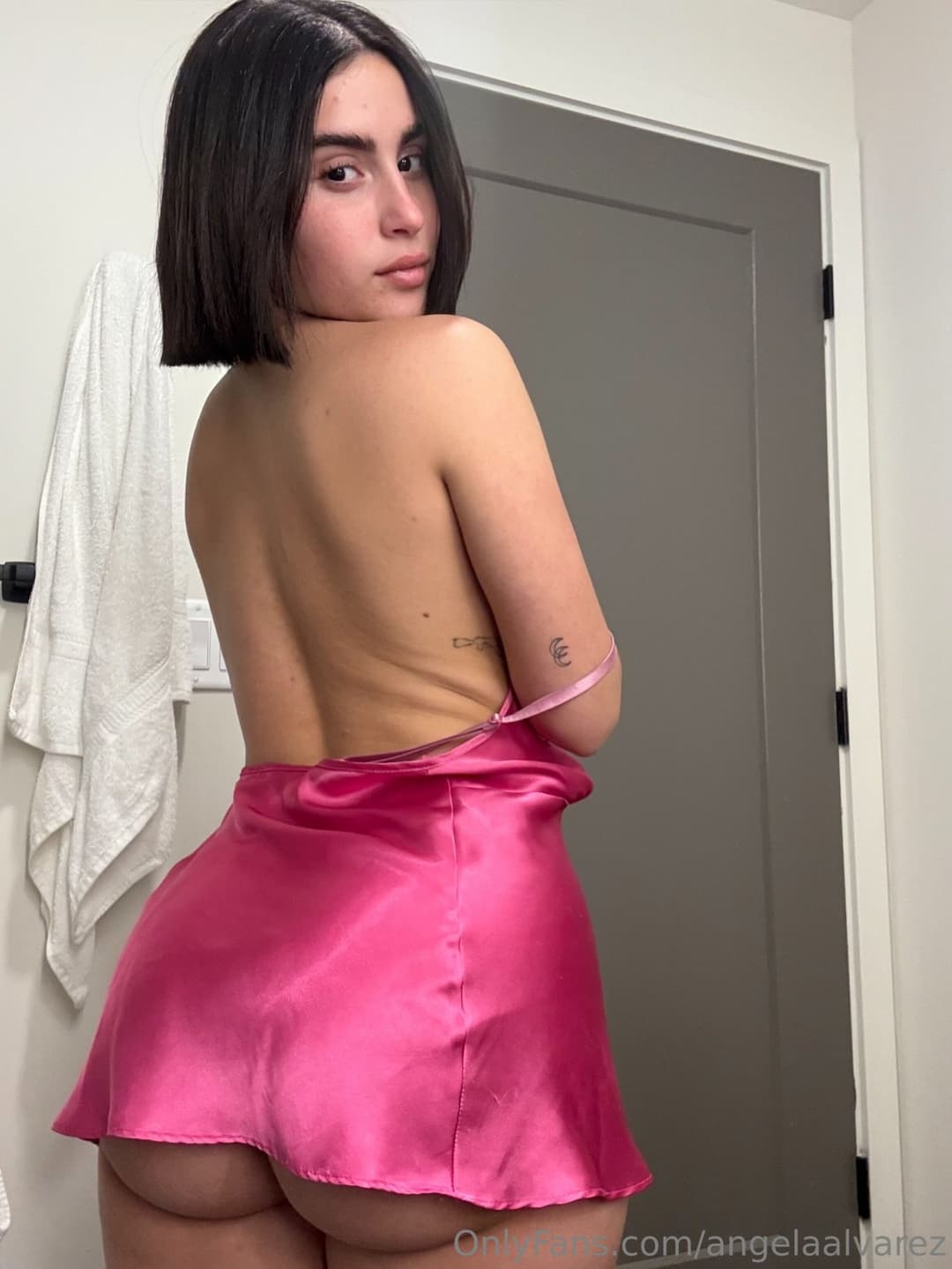 Sexy brunette latina big fat ass cheeks