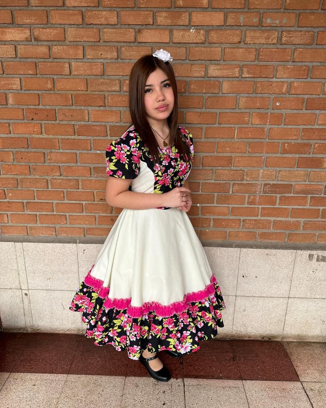 Haberme cogido a la mamá y unos años mas tarde a su hija fue excitante, las dos la chupan delicioso