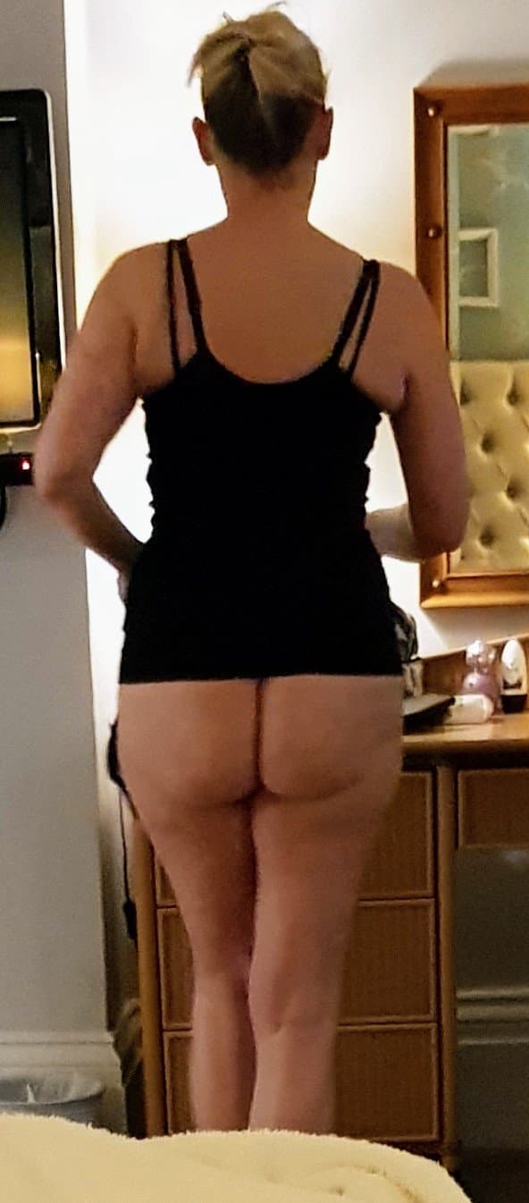 Mature UK Drunk Slut Hotel Room Candids
