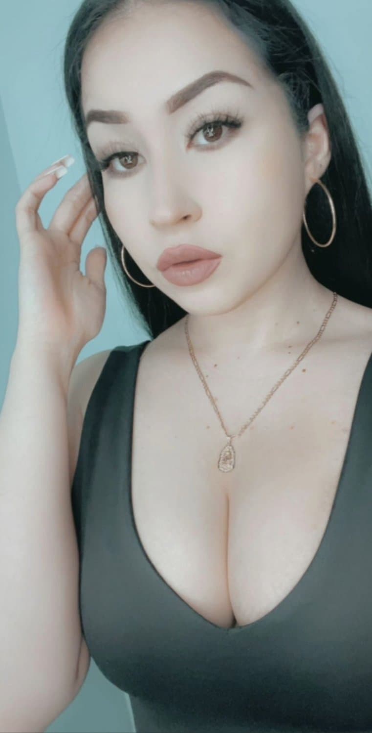 Click to view full size IG: Soy_Isisbm beautiful latina with perky tits and sexy feet