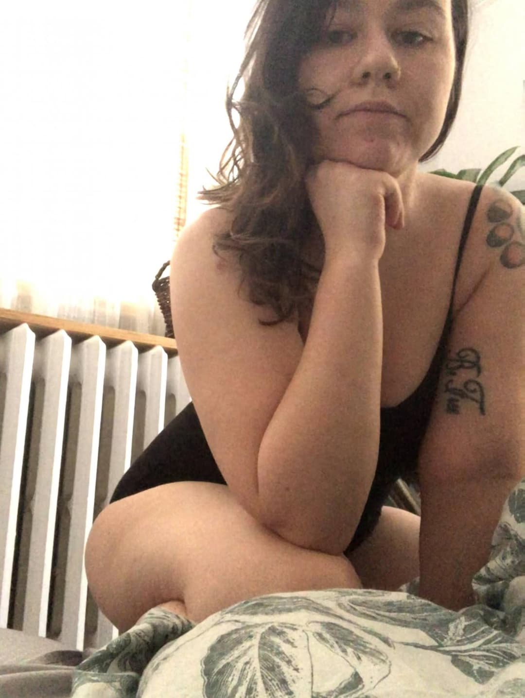 Hot Pawg Shows it all, and wants your throbbing cock