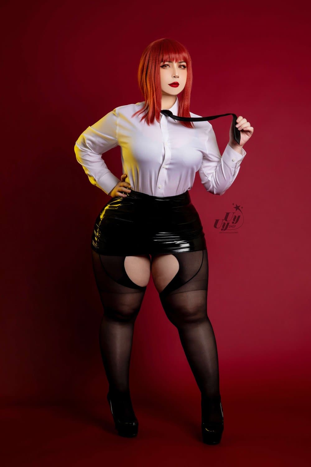 Thicc Ass Makima Cosplayer