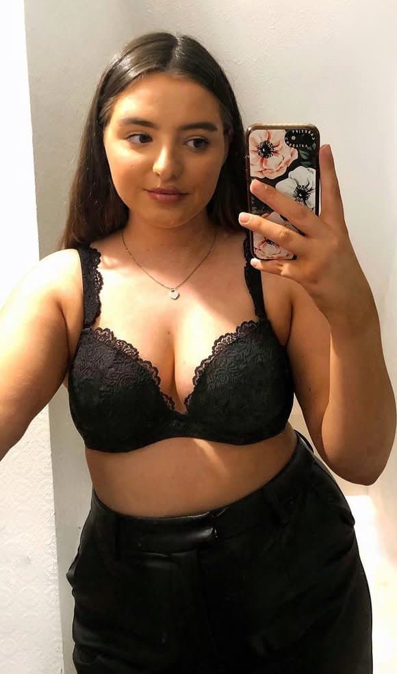 British influencer Rachel showing off her mum bod in lingerie and swimwear