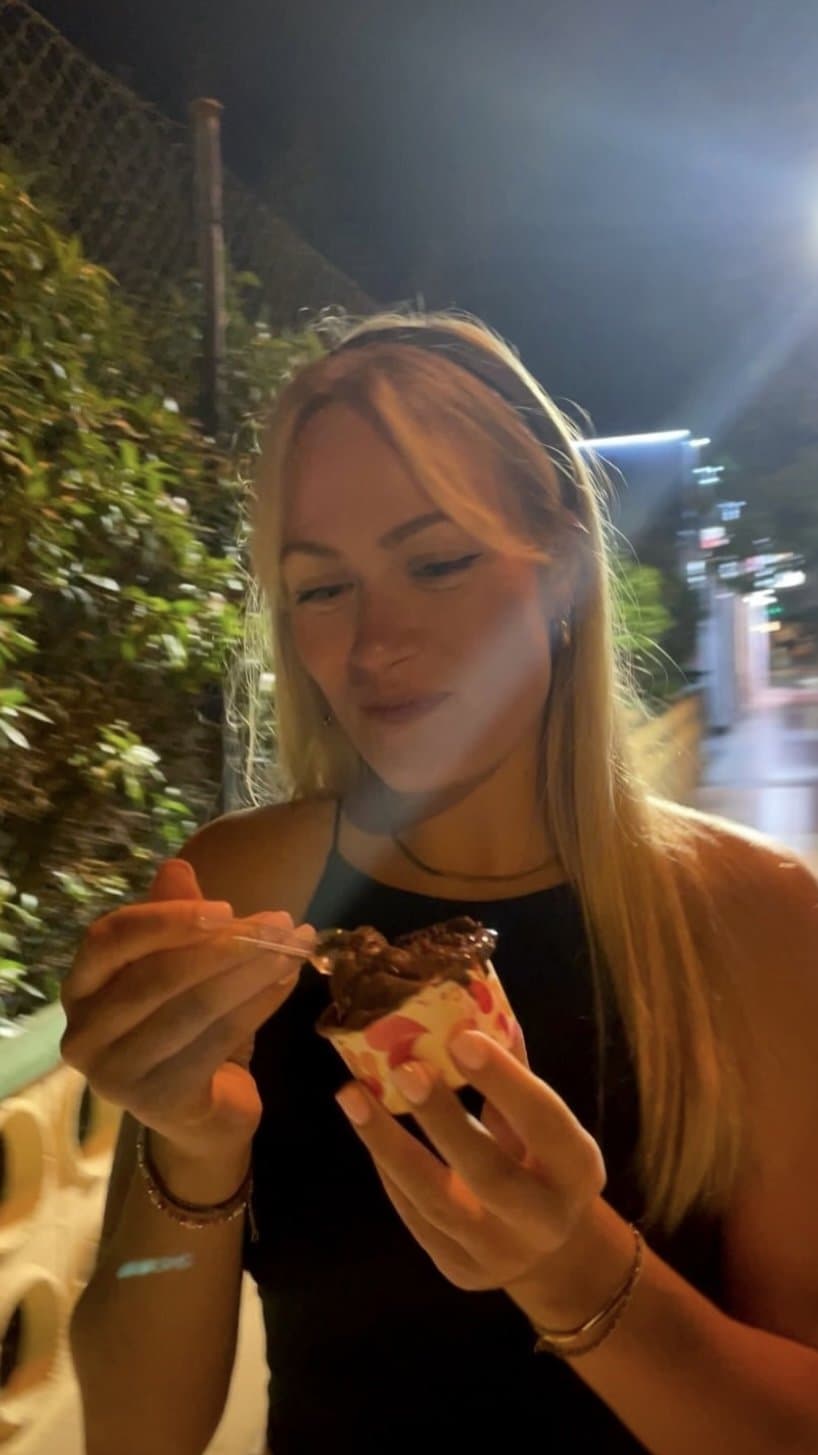 Young german slut earns money as escort / junge deutsche schlampe verdient ihr Geld als Escort