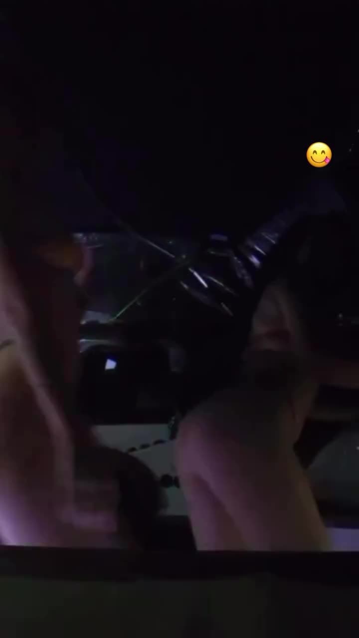 gbrunaagoes insta dessa gostosa do job , muito gostosa da buceta rosinha 300