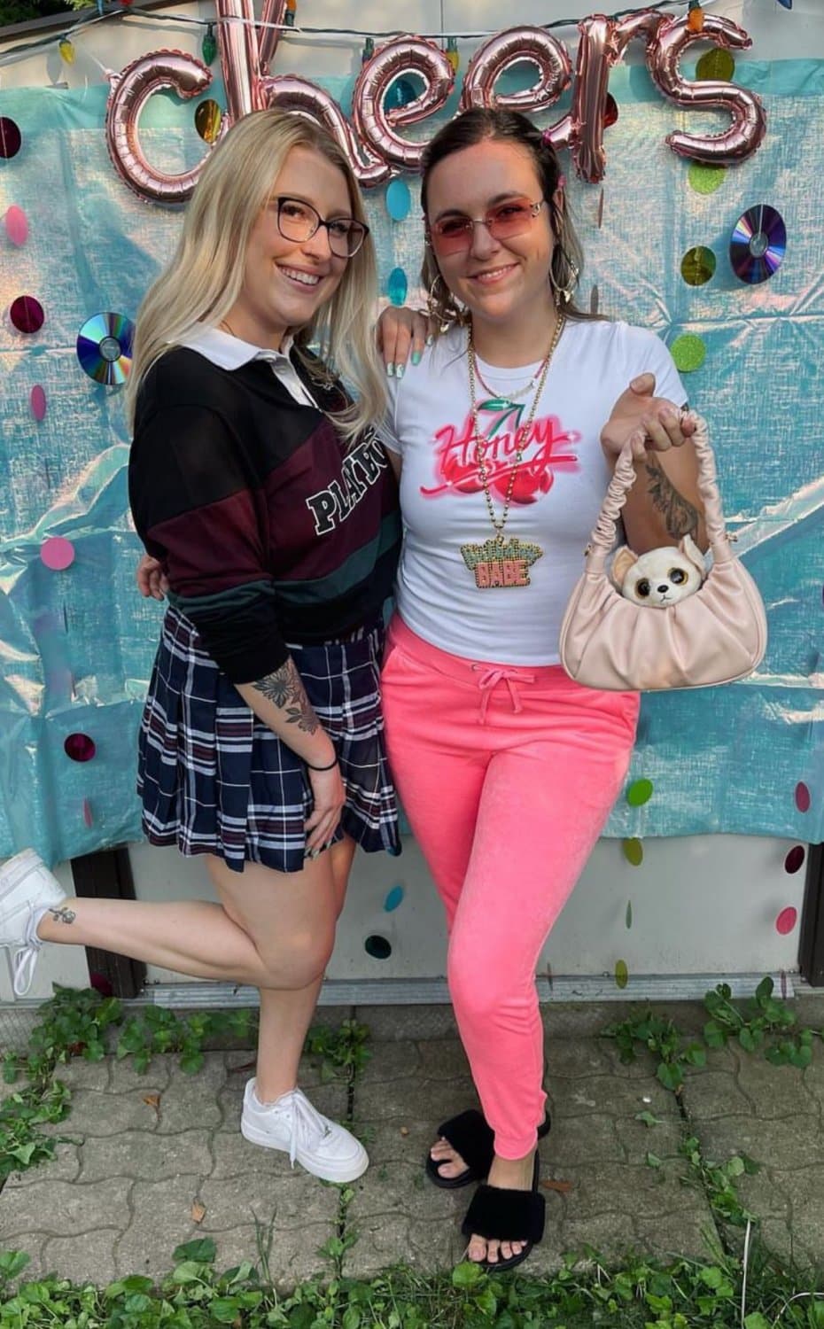 It was my buddy’s girlfriends bday yesterday. Lets all jerk off to the slut