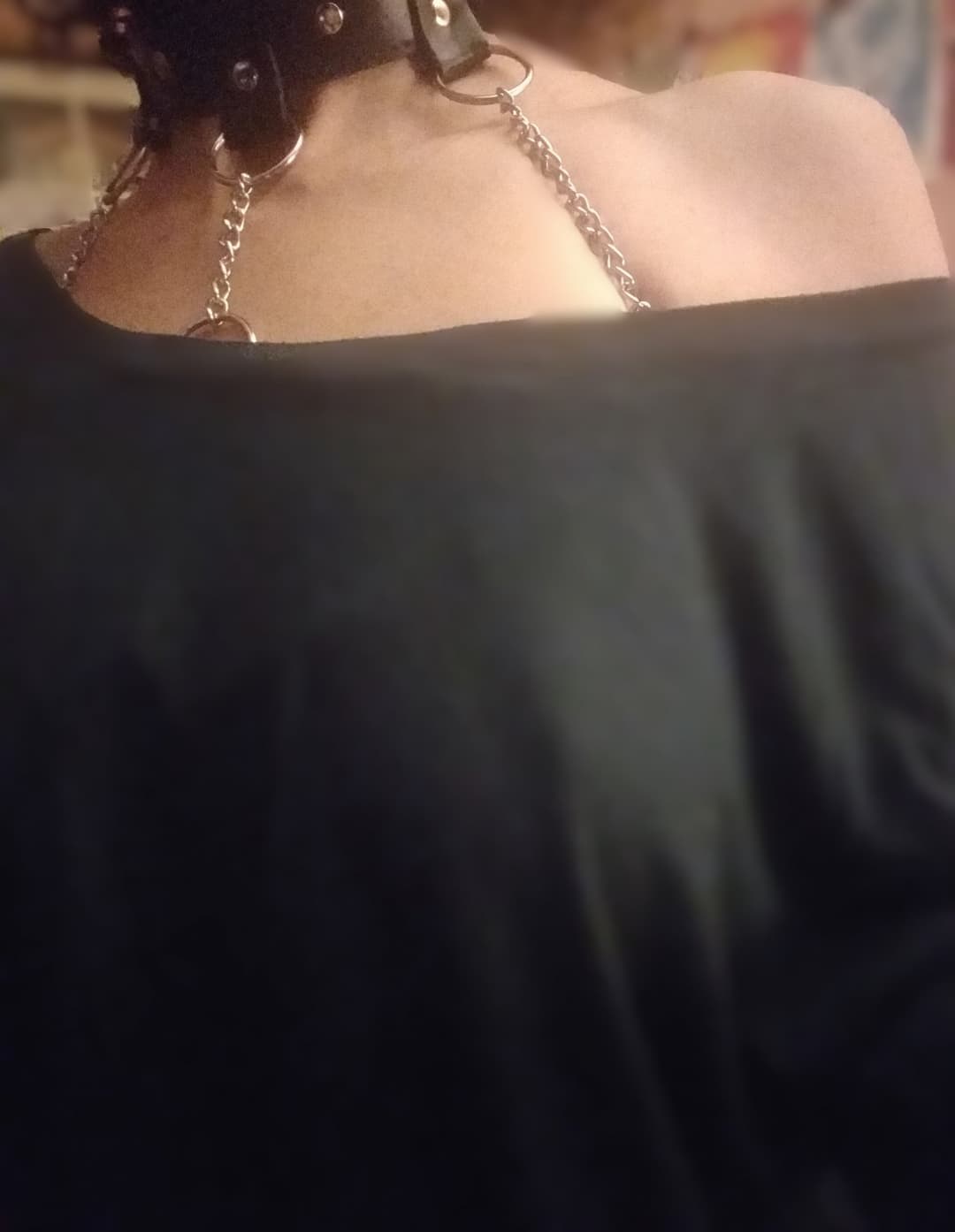 ce soir, ambiance chaines et cuir?