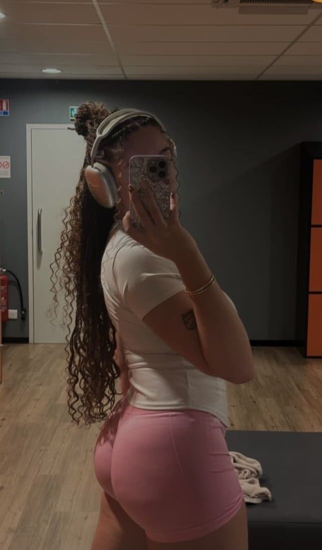 Click to view full size Sexy Christian Girl Showing her Body (SpicyHoney)