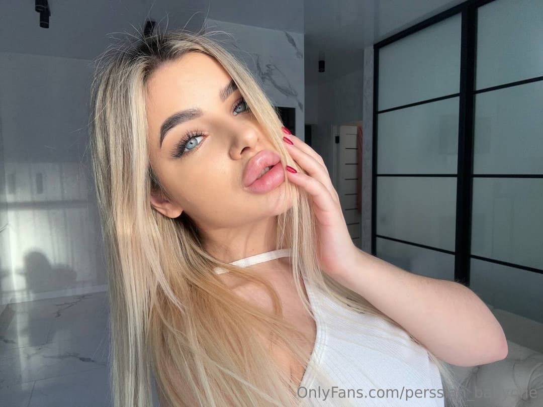 Perssian_babyone big fake lips big fake tits silicone bimbo