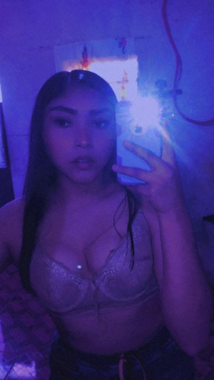 Karlita mamacita hot?