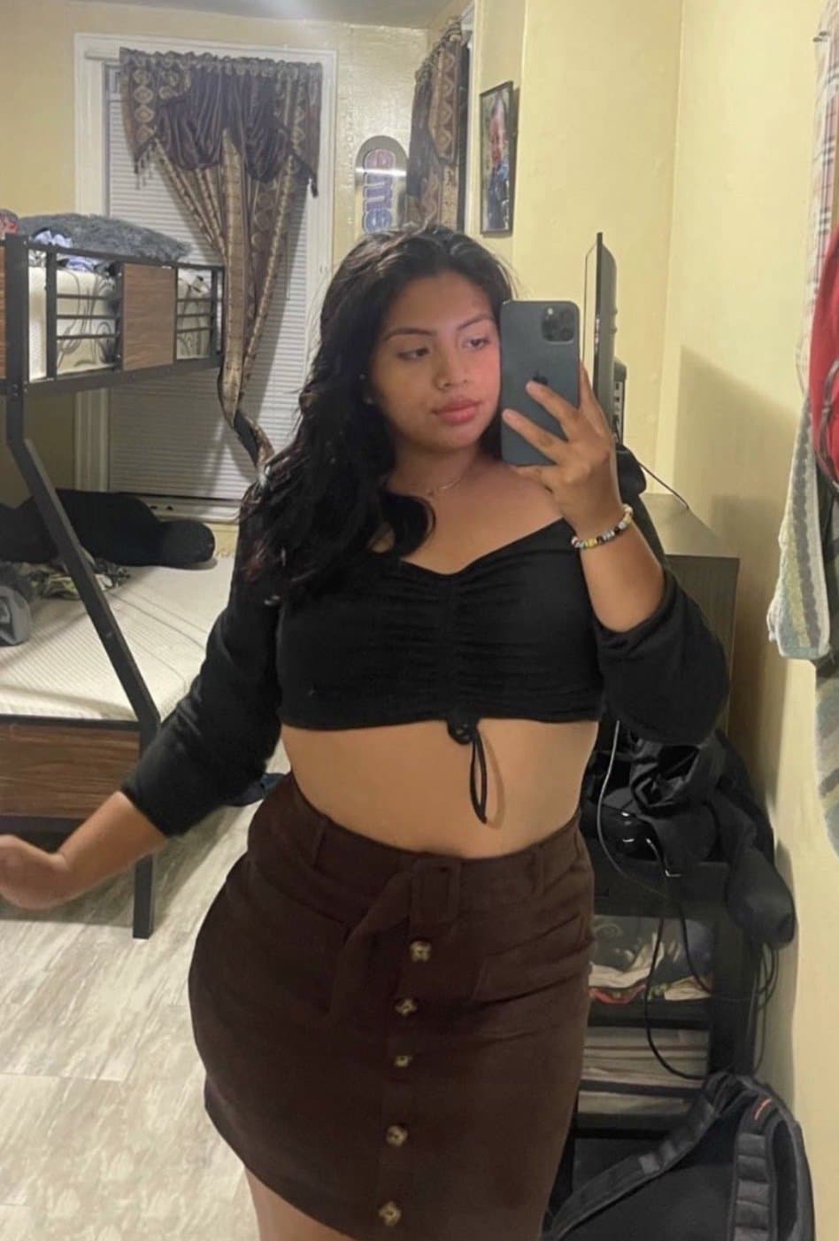 Is she showing what I think she’s showing ?