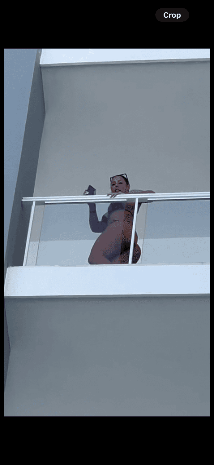 Click to view full size TikTok thick milf Robyn Fields