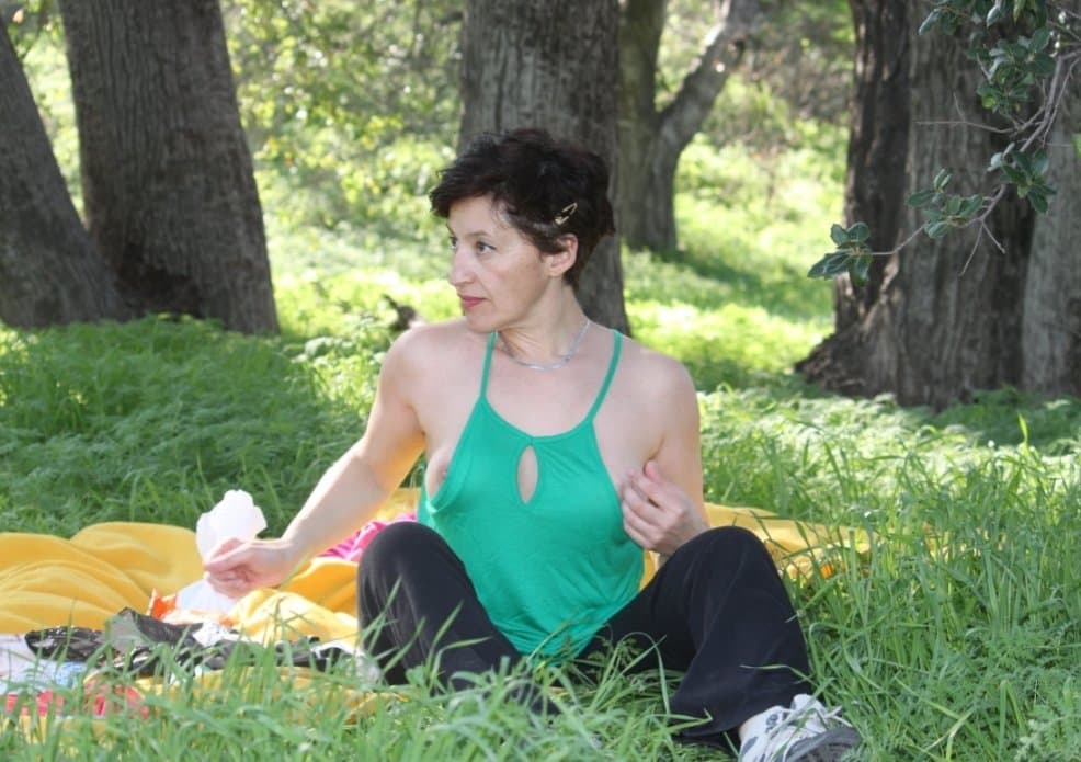 Click to view full size Fit Mature Trophy Wife Dressed Undressed Posing