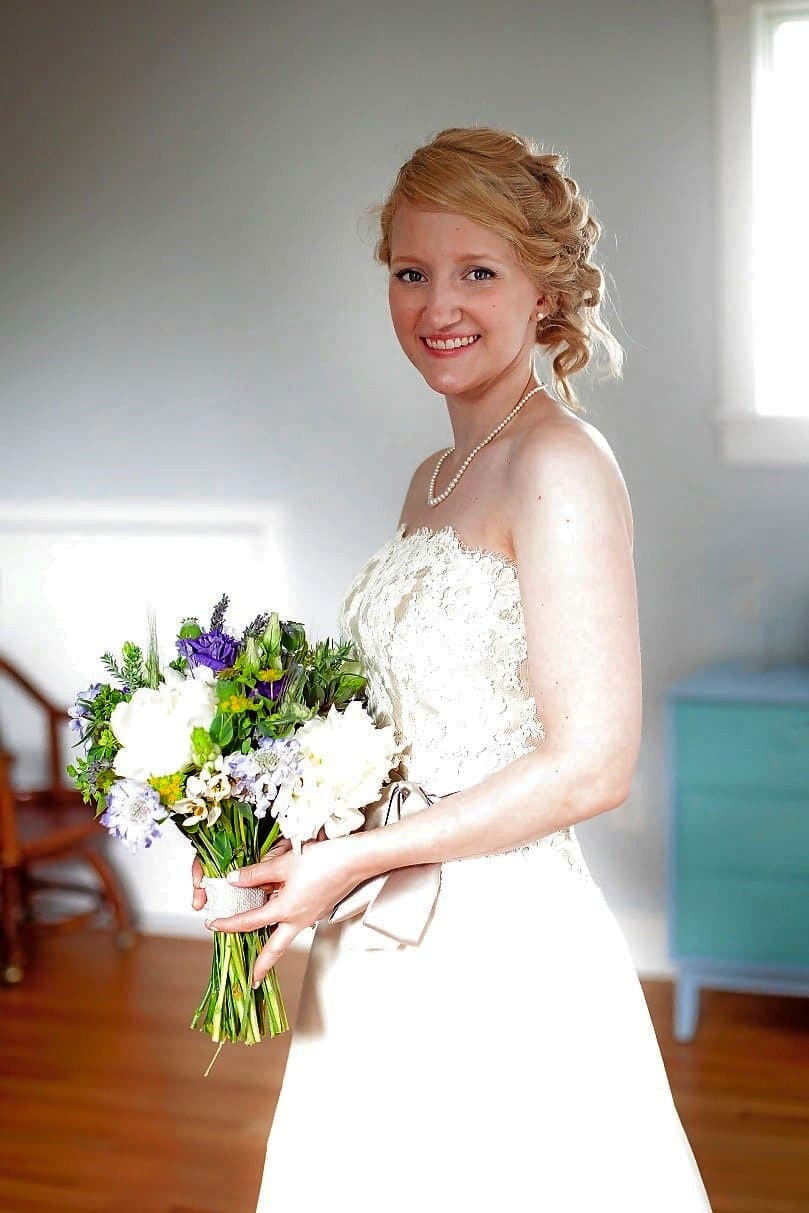 Melanie, a wife cum slut showing her cunt