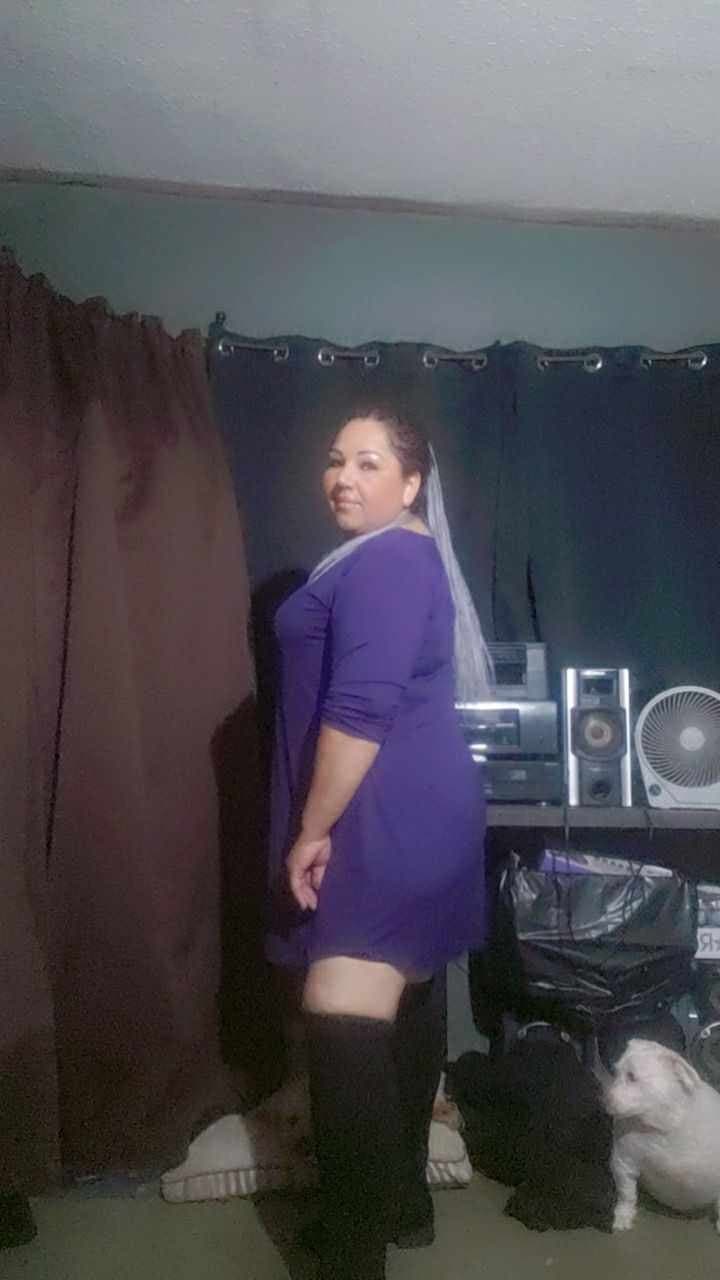 Mi madrastra por andar de puta le destrozaron el culo,el desconocido la obligó a tener anal