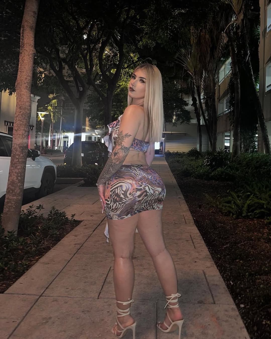 Viktoria, The Classy Gold Digger