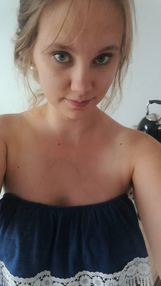 Cute foreigner Karolinka and her bangin natural curves! ?