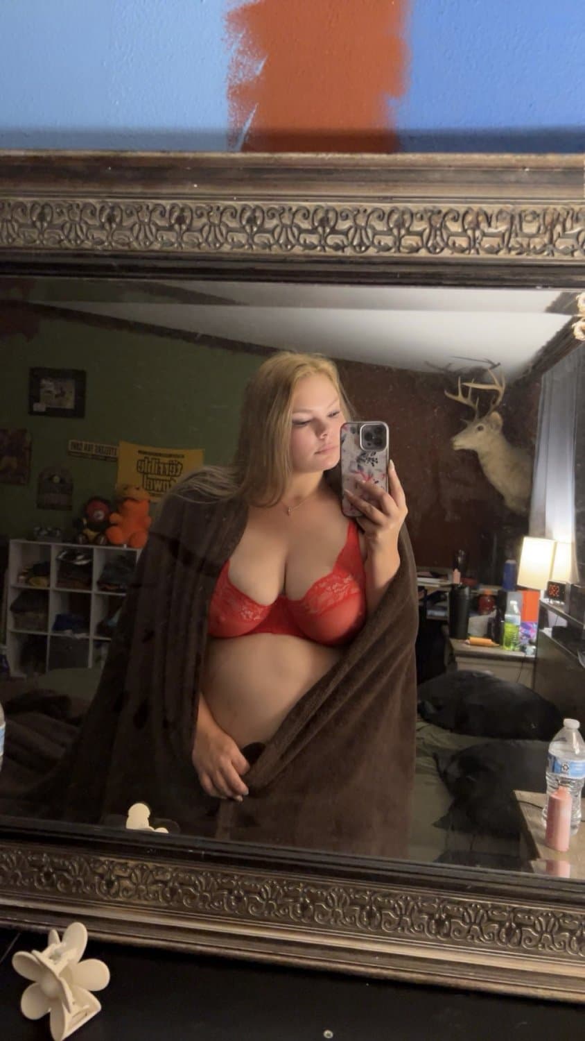 Lesbian Makeout In Bathroom