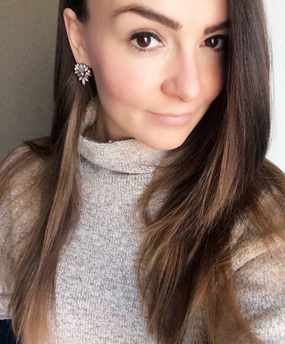 Click to view full size Simone is a horny slutmom ??