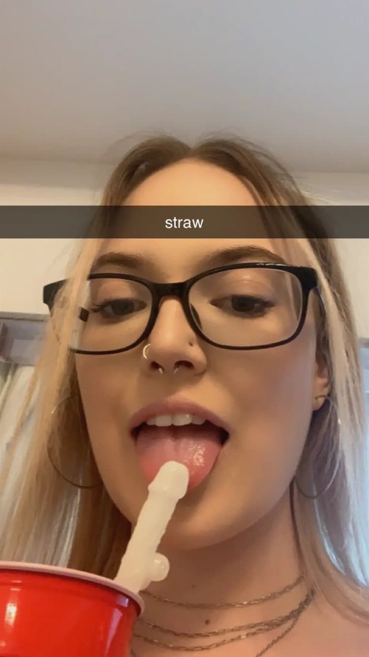 Hot slut Alexis love showing off