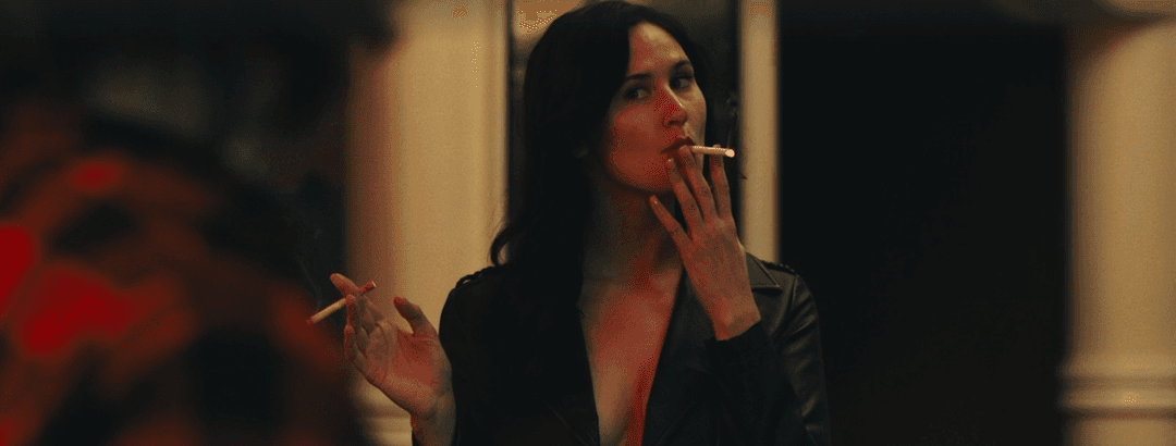 Click to view full size smoking horror hottie from horror movie A