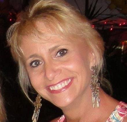 Lynn was happy to add her pussy to the collection of pussies guys were filming at mardi gras