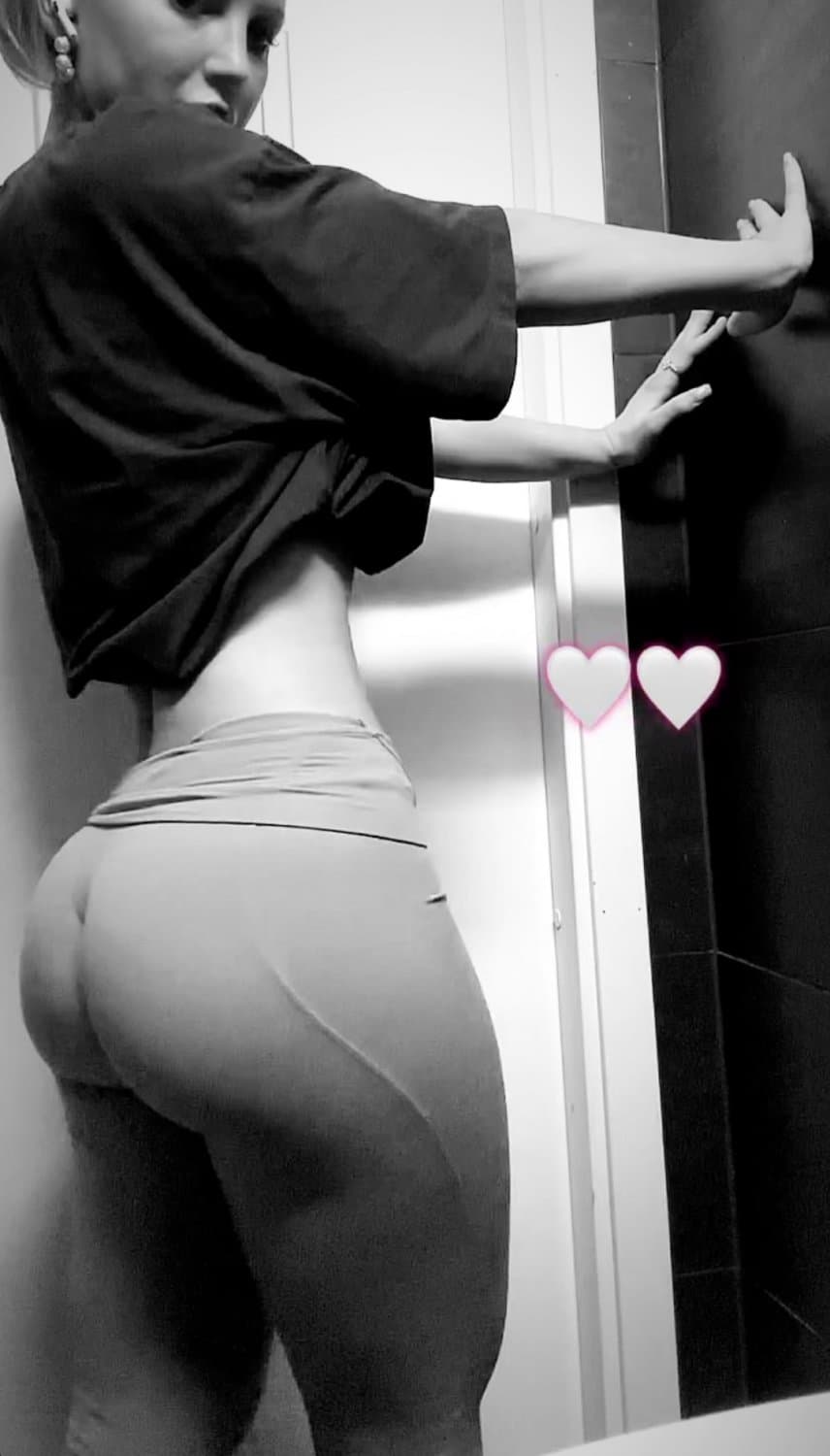 Slutty slim thick IG influencer Vera