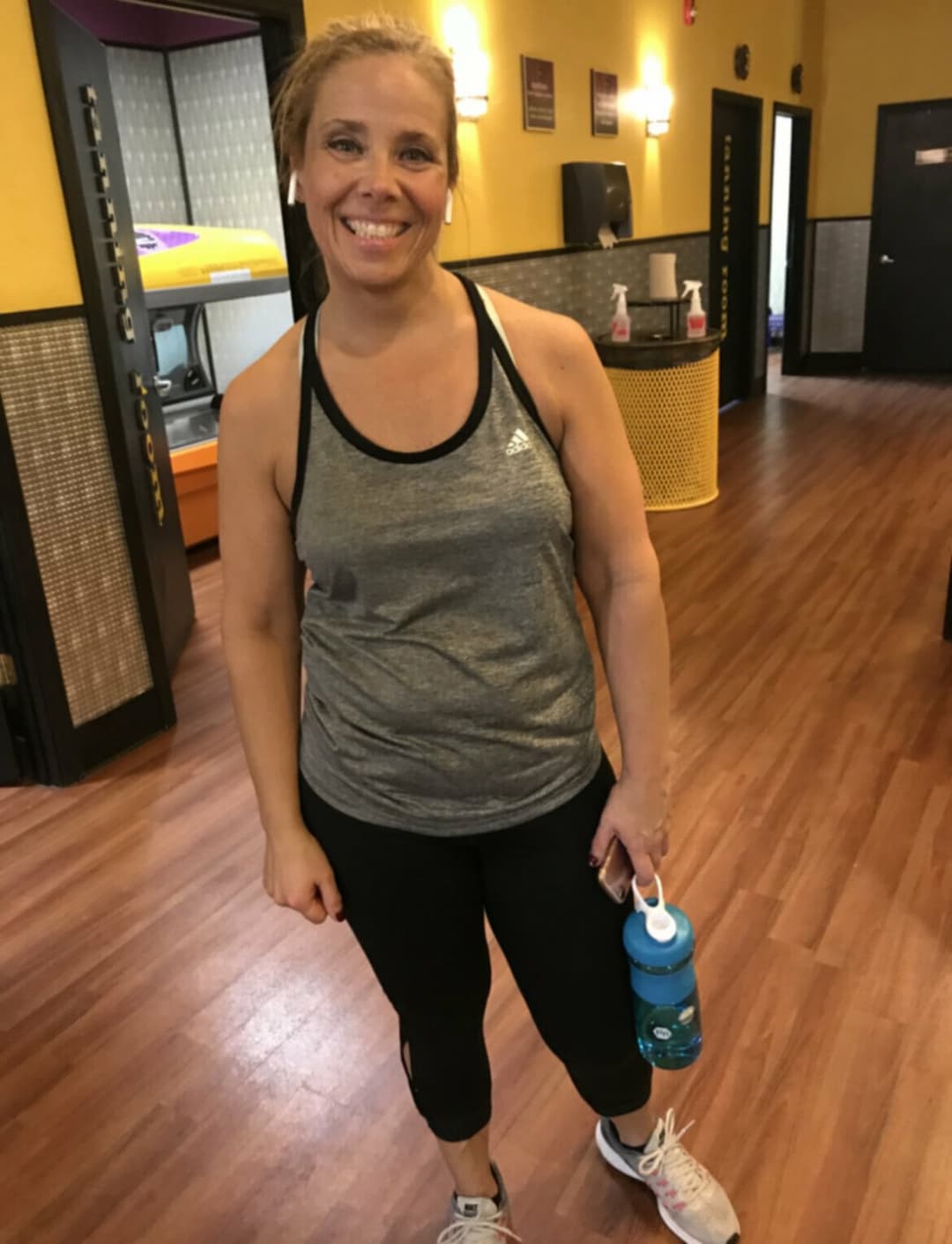 Amateur milf Carol knows her role