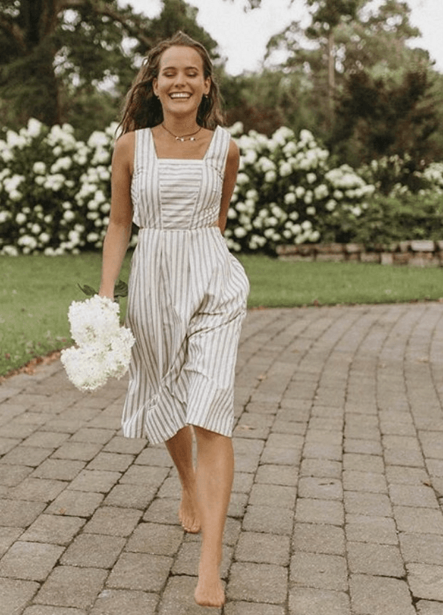 Christian milf whore Mary Kate Robertson has a hot mom bod and a five head that needs painting