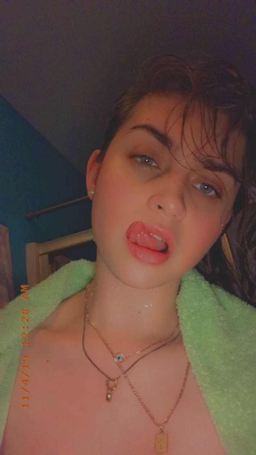 Cute face, cute tits