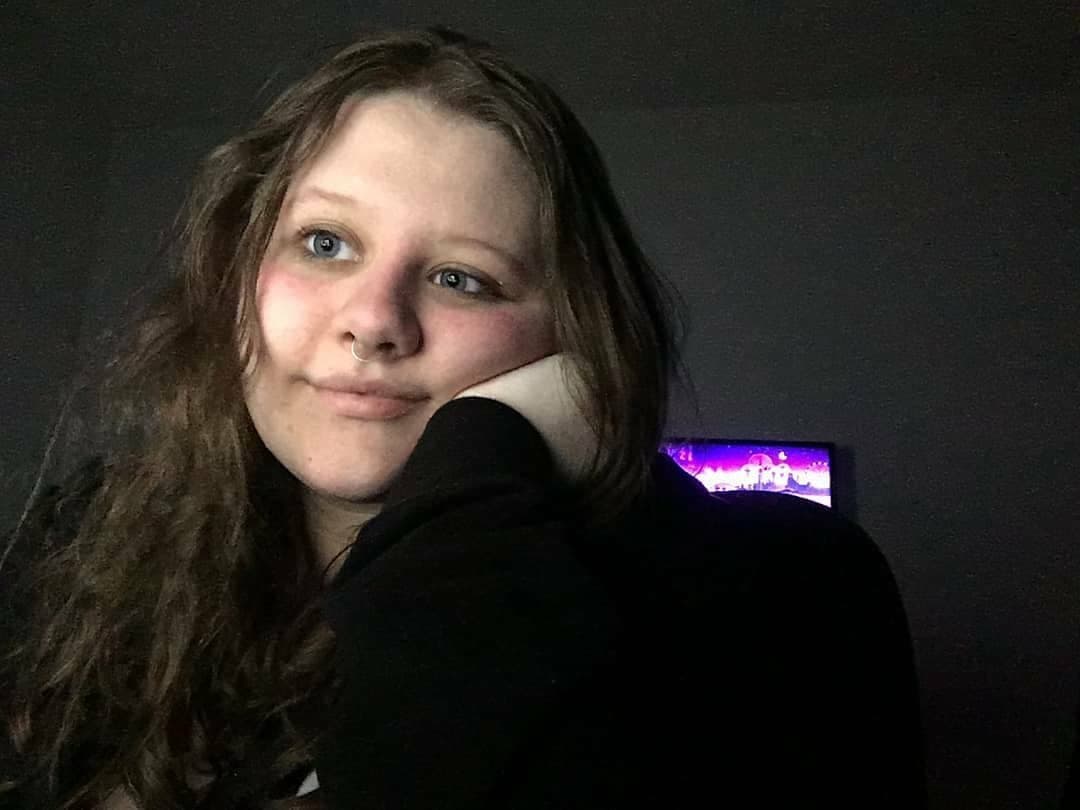 WHITE EMO WEEB MAKING GOONERS NUT