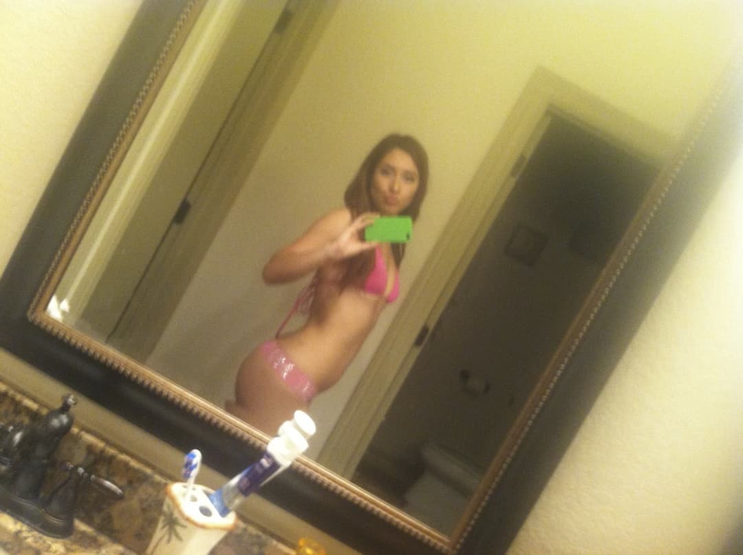 Click to view full size Stephanie Florida Nurse MILF mom of 2 sexy bitch whore