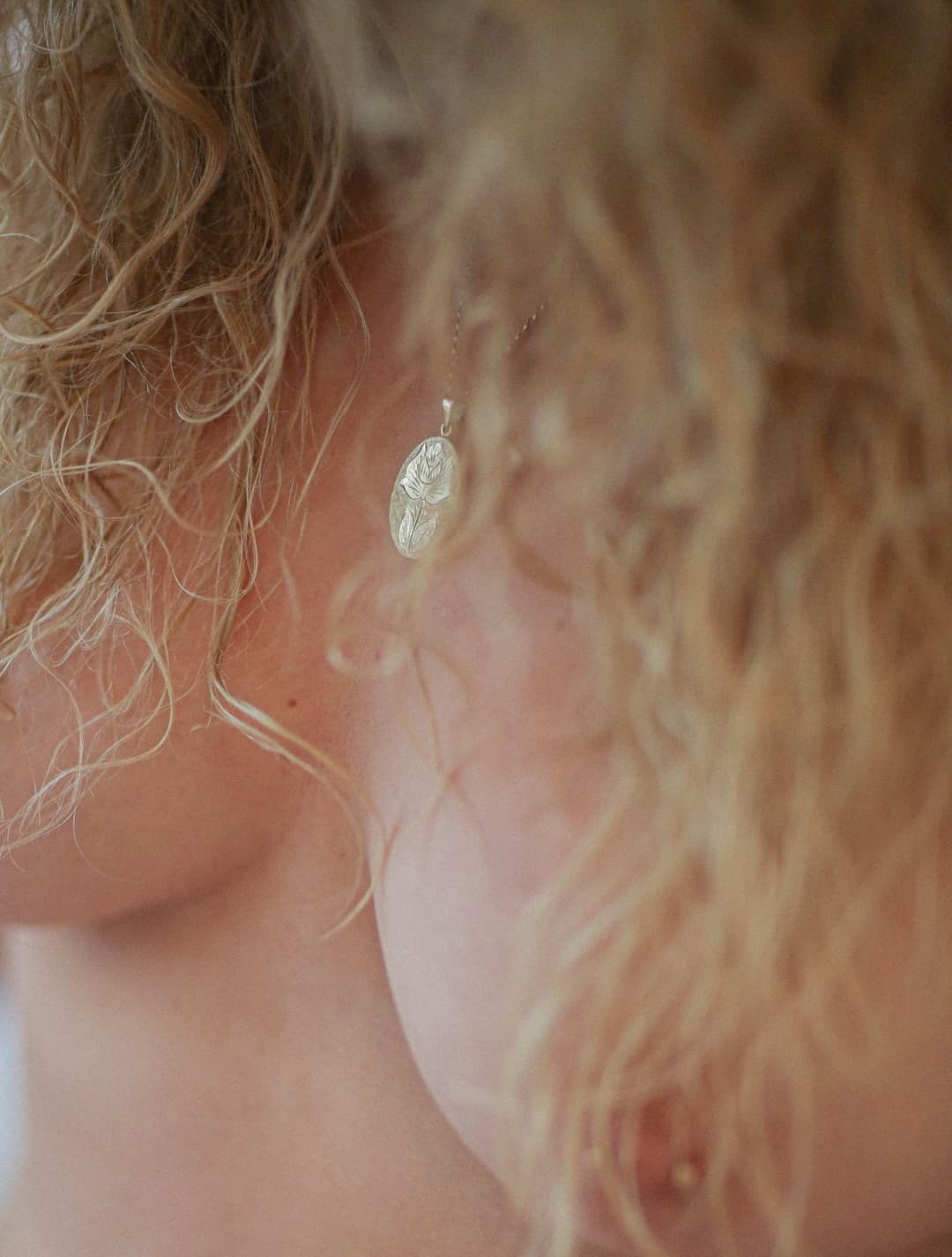 Danish Amateur (005): Nude Danish journalist and radio host Louise Fischer