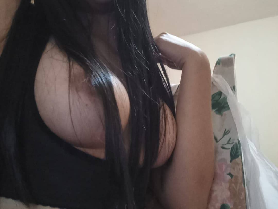 Busty goth babe bounces nicely