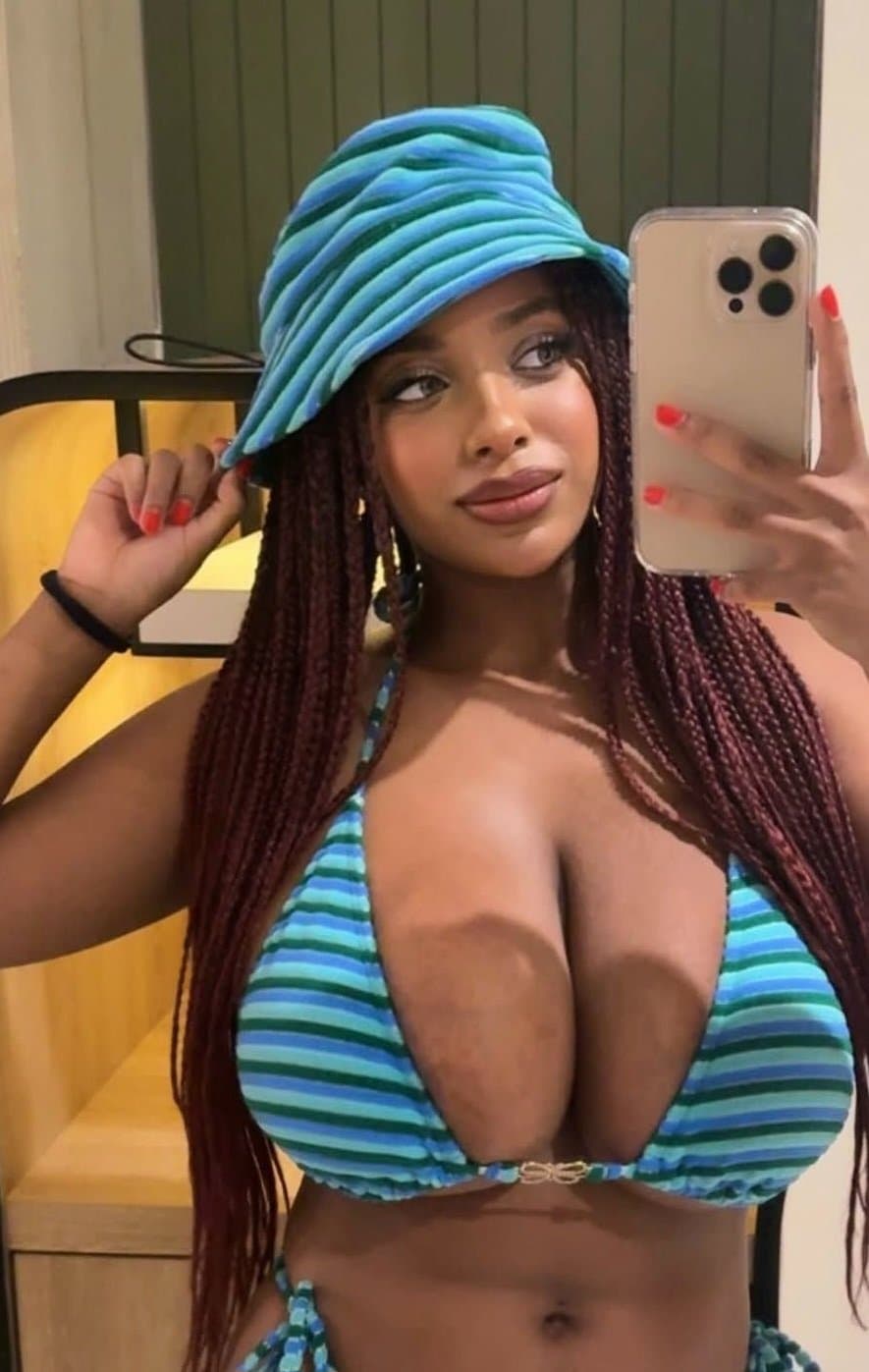 Gorgeous green eyes & huge naturals ?