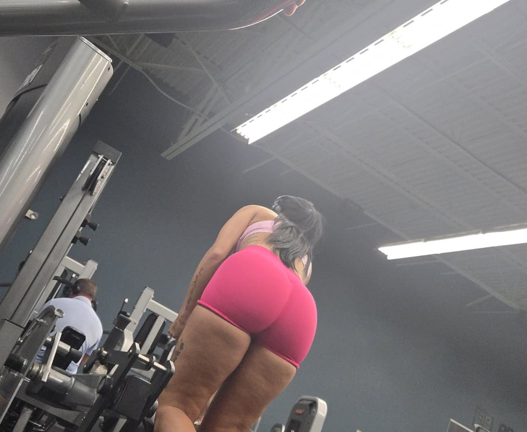 Pink Latina vs pink pawg. Which one you picking ? Not oc