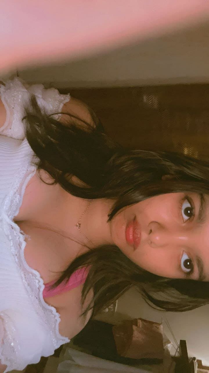 Click to view full size Young Indian slut steals the show exposing her young titties??