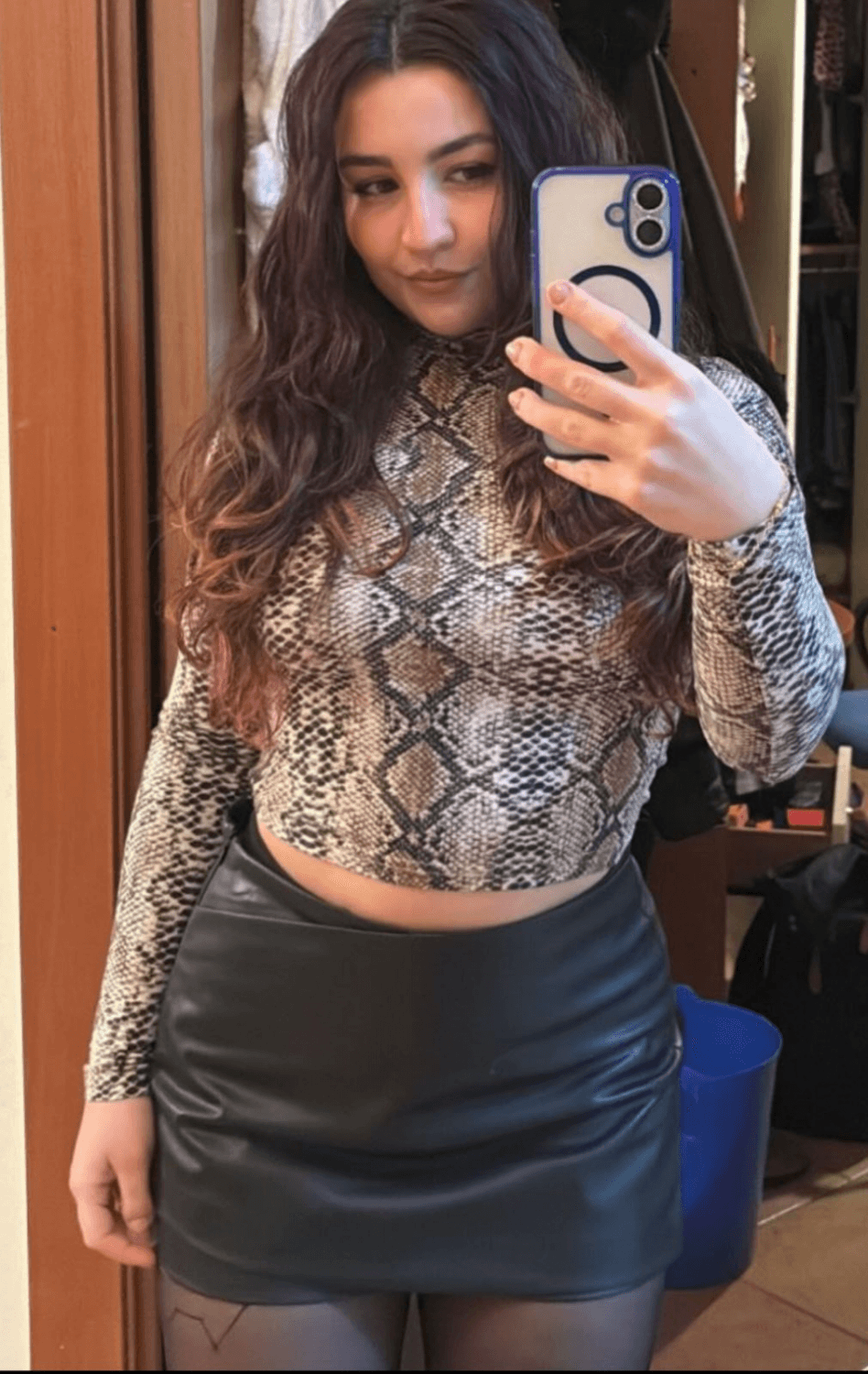 Vicky 23, looking for guys to cumtribute or fucktribute me,love facial and bbc tribute