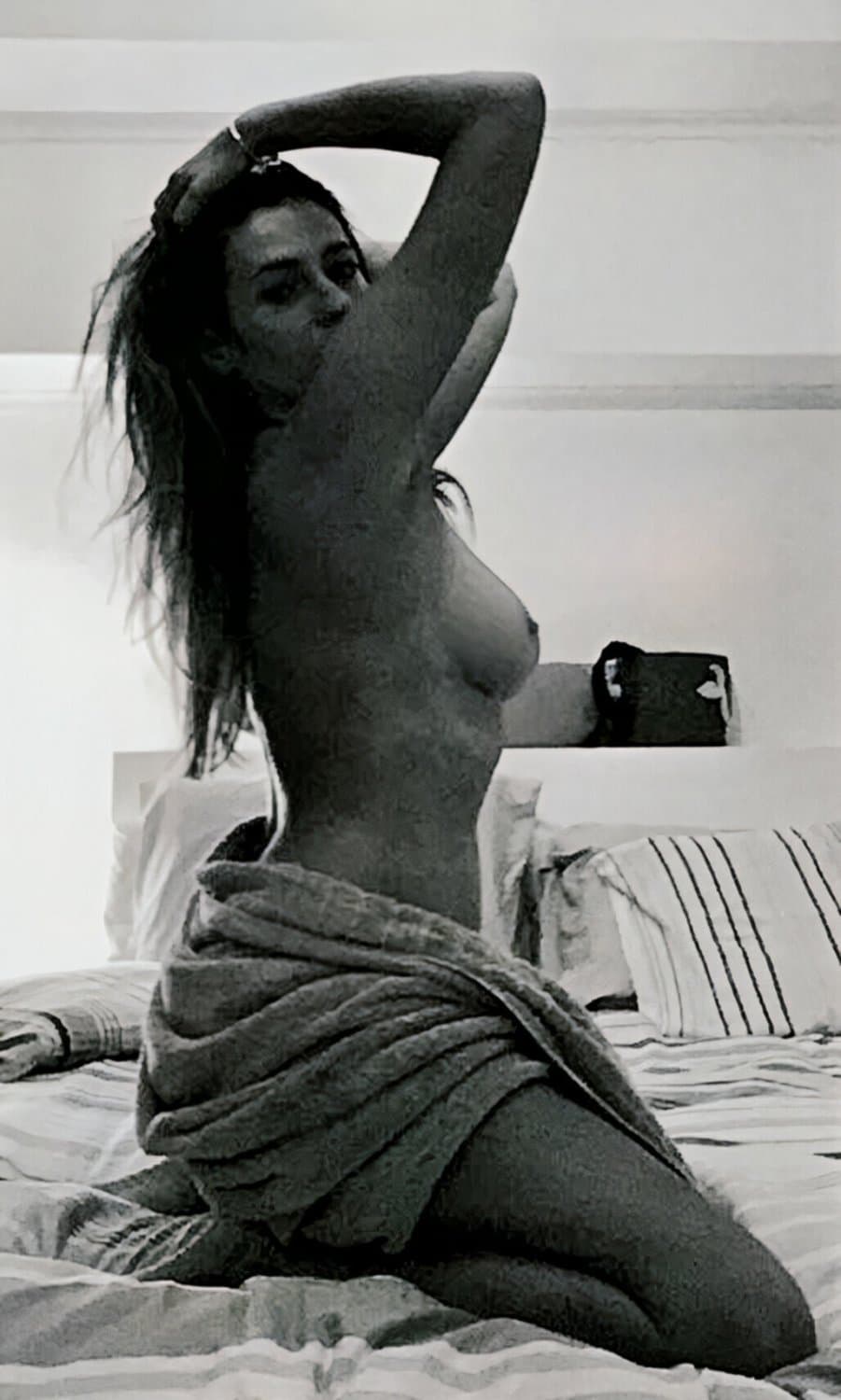 Just an other amateur milf stripped naked