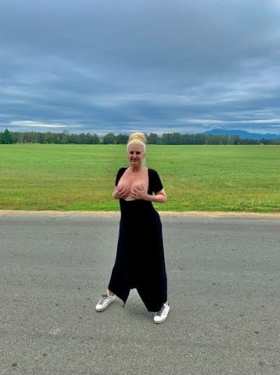 Suburban MILF Sluts... a favorite old spot for pics