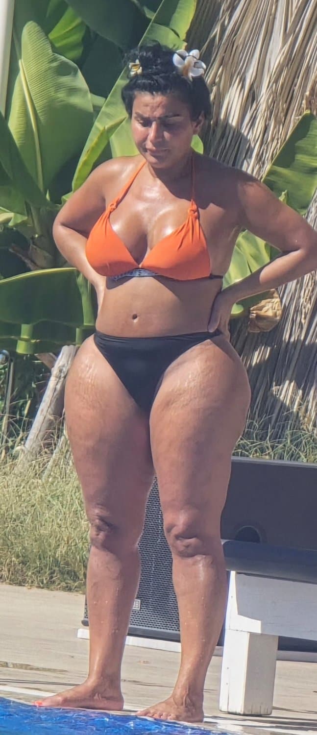 Pool side fat ass slut creepshots