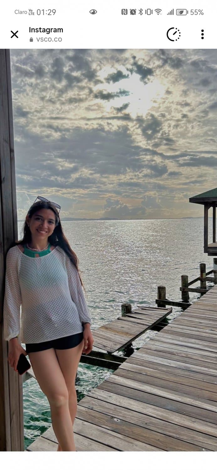 Tight abs, cute face, great feet= great head