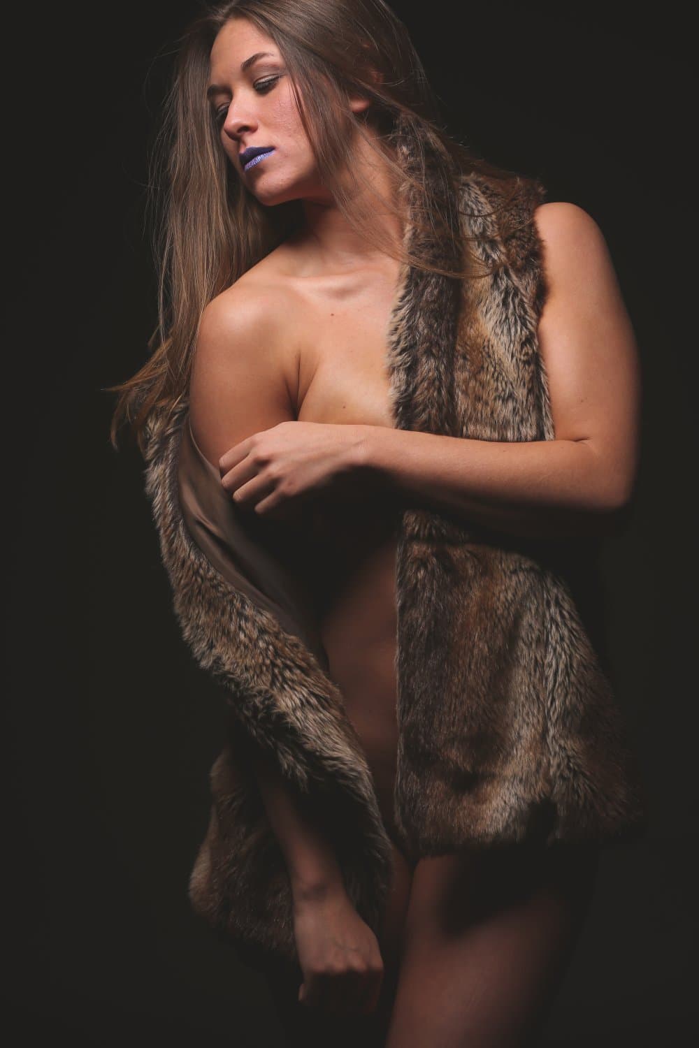 Sexy athletic trainer Hallie  showing off her tight body