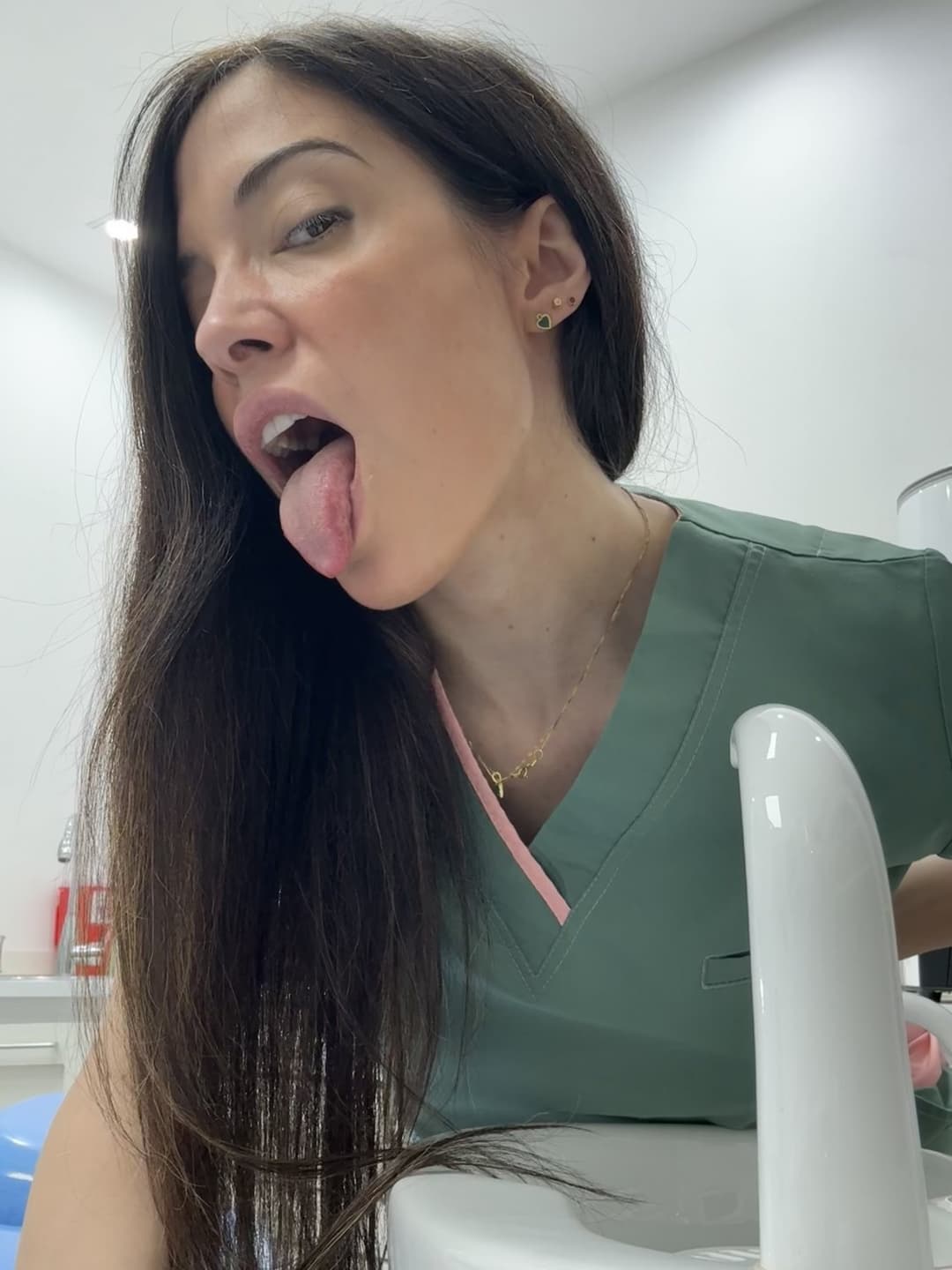 I am the dentist who makes all her patients reach their best moment