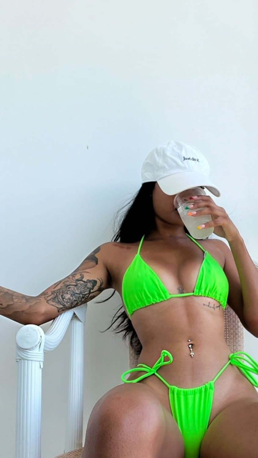 Toronto slut Jessica is here to milk your cock